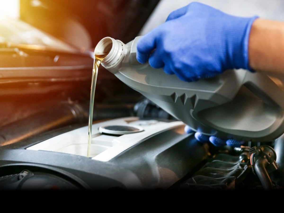 64ccadd9-ea7f-4663-b3fa-bc21868c4328-How-to-choose-the-best-engine-oil-for-your-car_-Ultimate-guide-min